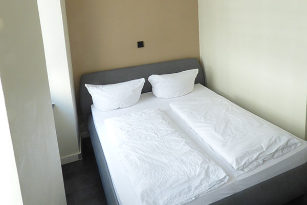 1. Etage zweiter Wohn/Schlafraum, neues Doppelbett 180 x 200